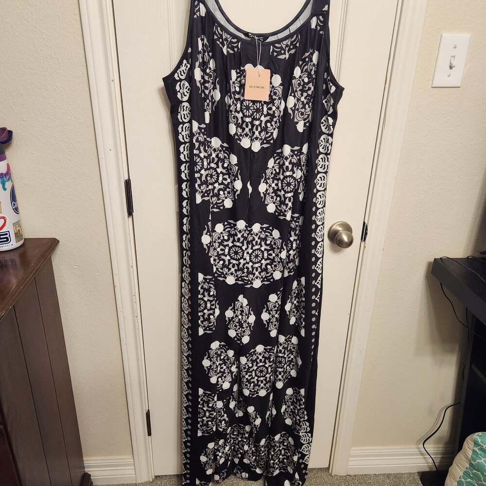 BloomChic Black and White Geometric Print Sleeveless romper